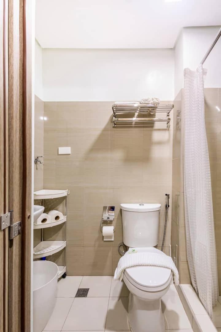 Shore 2 Residences 1Br Deluxe Room In Moa Complex Манила Экстерьер фото